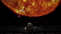 Visuelle Kompositionen und Kuppelprojektionen im Zeiss Großplanetariumn